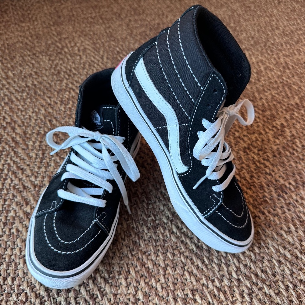 Fantastic Condition - VANS Women's Sk8-Hi Shoe (Size 7) "ComfyCush" Soles